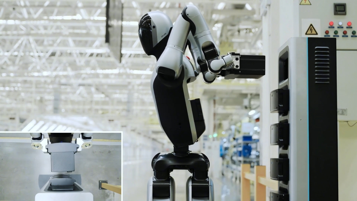 Robot làm việc 24/7 đầu tiên trên thế giới có khả năng tự sạc pin