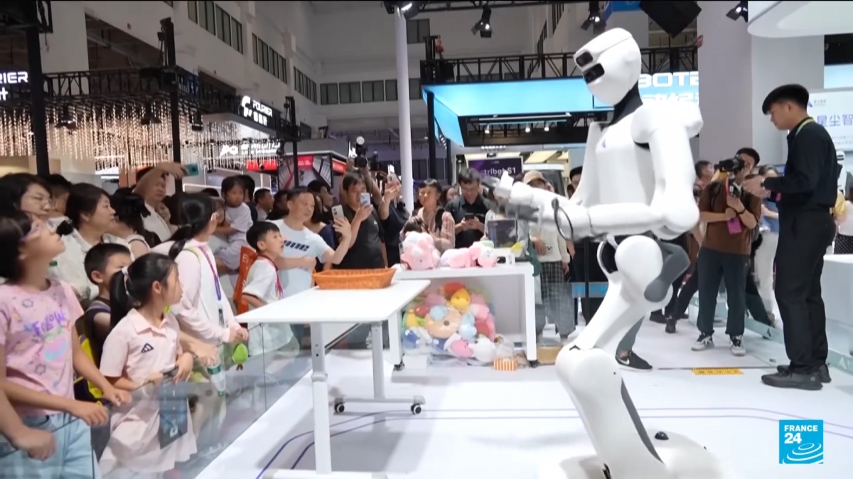 Trung Quốc tăng tốc cuộc đua giành ngôi vương robot